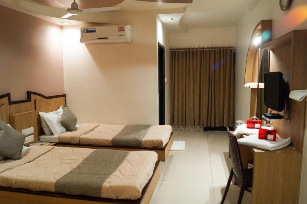 The Ambassador Otel Vadodara Dış mekan fotoğraf